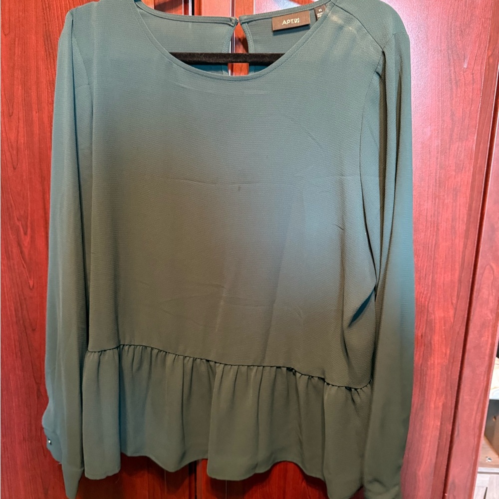 Apt. 9 Green Ruffled Long Sleeve Blouse